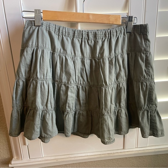 Abercrombie & Fitch cotton elastic mini skirt in khaki color - Picture 2 of 6